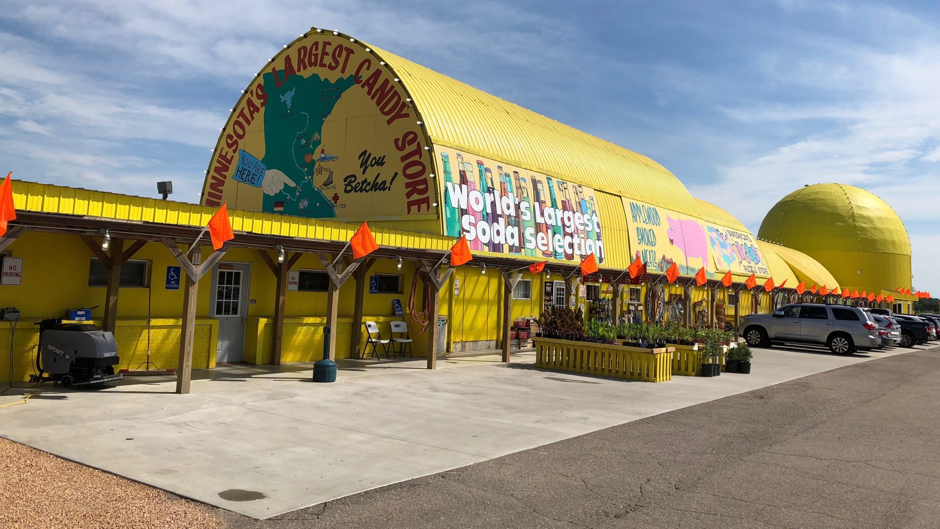 minnesotas-largest-candy-store-e1565563164535